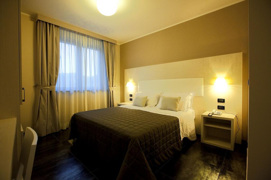 Hotel La Meridiana Settimo Torinese Pokój zdjęcie