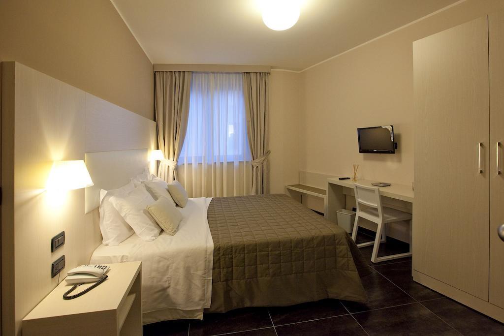 Hotel La Meridiana Settimo Torinese Pokój zdjęcie