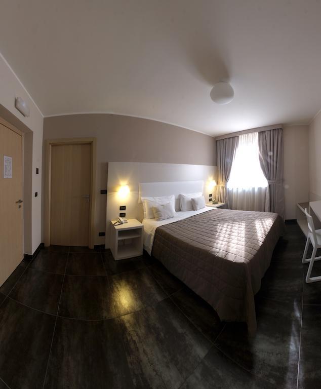 Hotel La Meridiana Settimo Torinese Pokój zdjęcie